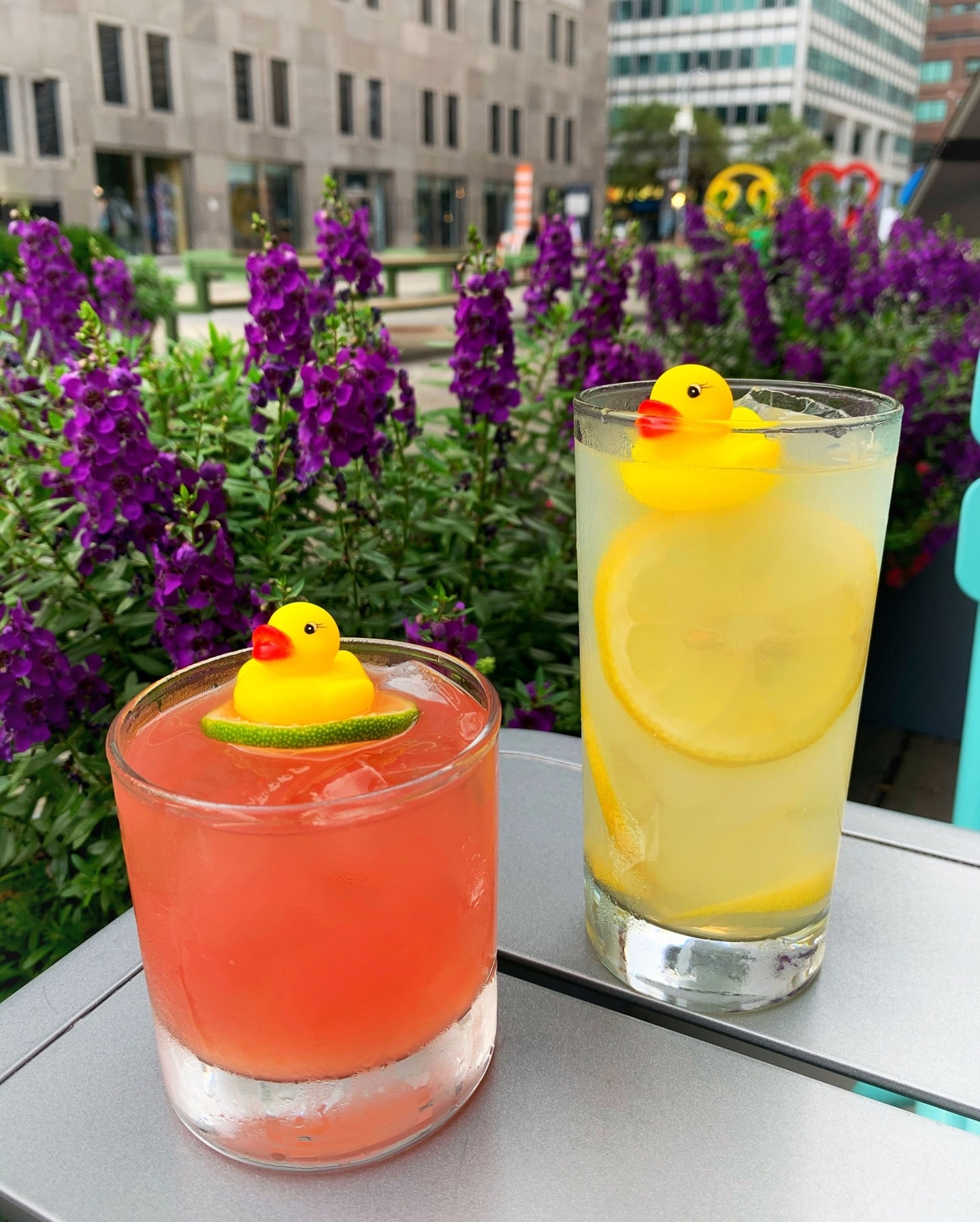 As refreshing as a dip in a pool: @cobbleandco cocktails were made for these lingering warm-weather days—and nights.