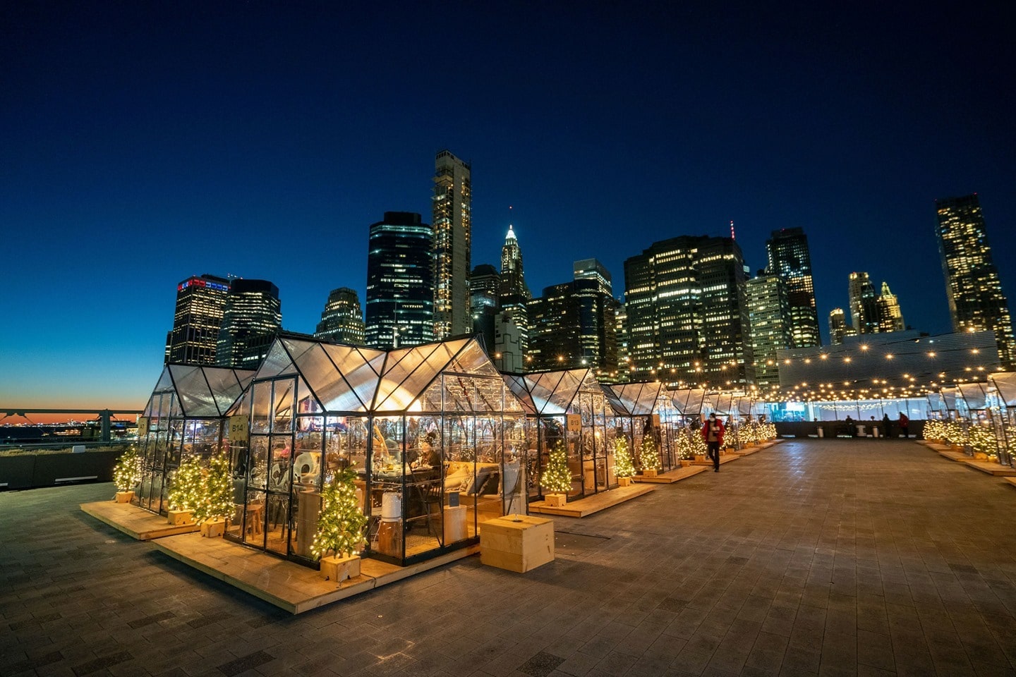 Rooftop nights at @pier17ny > 

Set your alarm because new cabin dates for will be released tomorrow morning.  🍾 

📸: @fredmarcusstudio