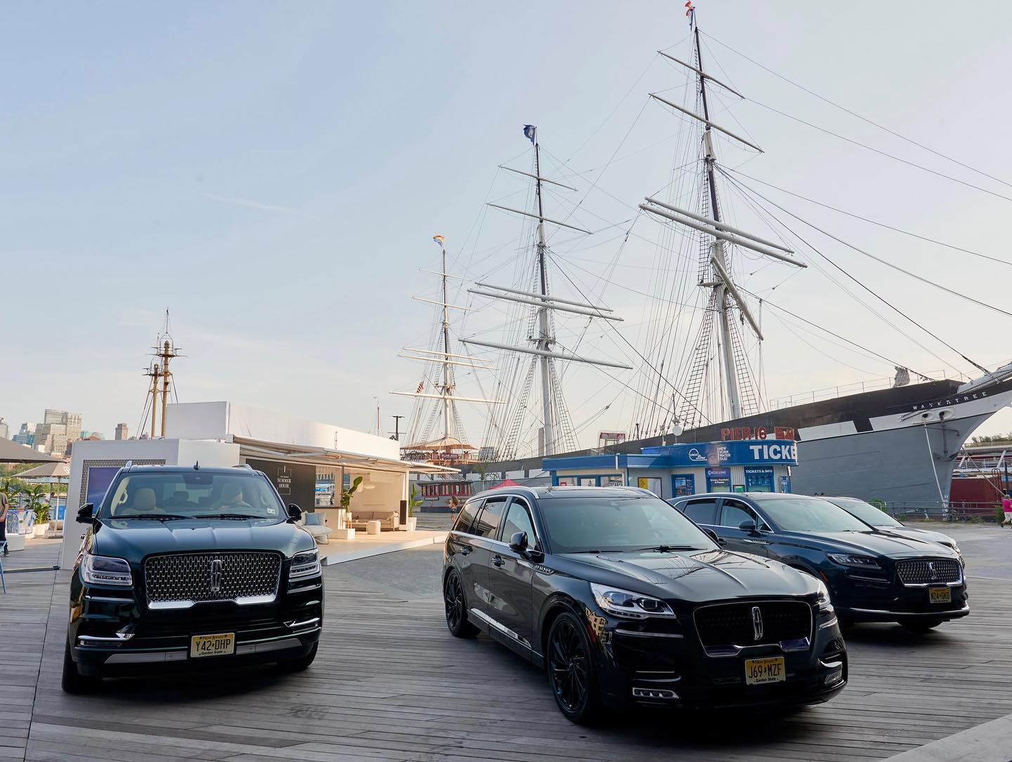 Support local schools. Explore @lincoln vehicles. Participate in an exclusive giveaway. This Weekend ➤ Taste of The Seaport October 16 ✶ 12-3pm #TheSeaport #TasteOfTheSeaport #LincolnPartner