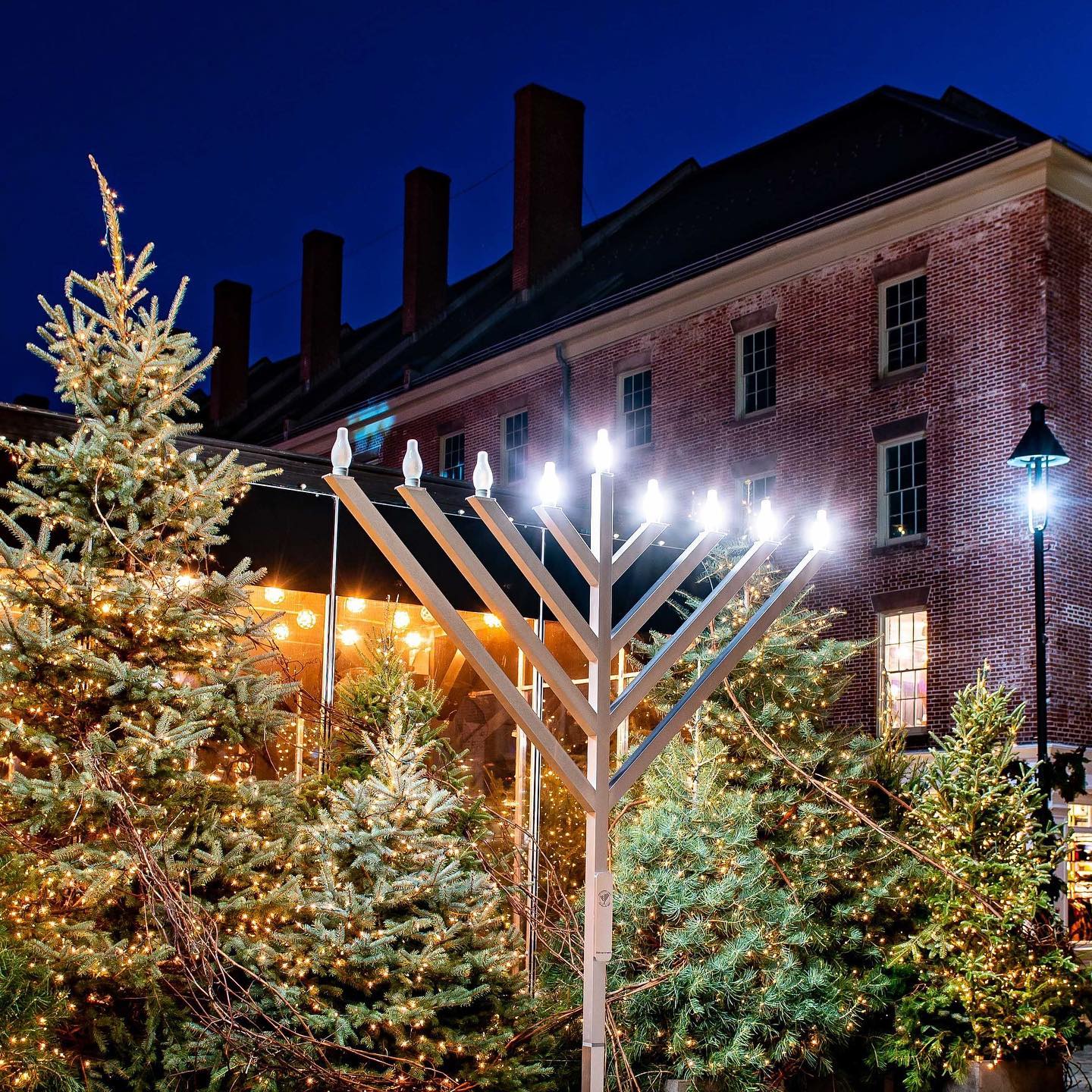 Crafts. Latkes. Live music. Celebrate the first day of Chanukah with community and the grand menorah lighting. Sun. 11/28, 3-5pm Details ➤ Link in bio. #TheSeaport