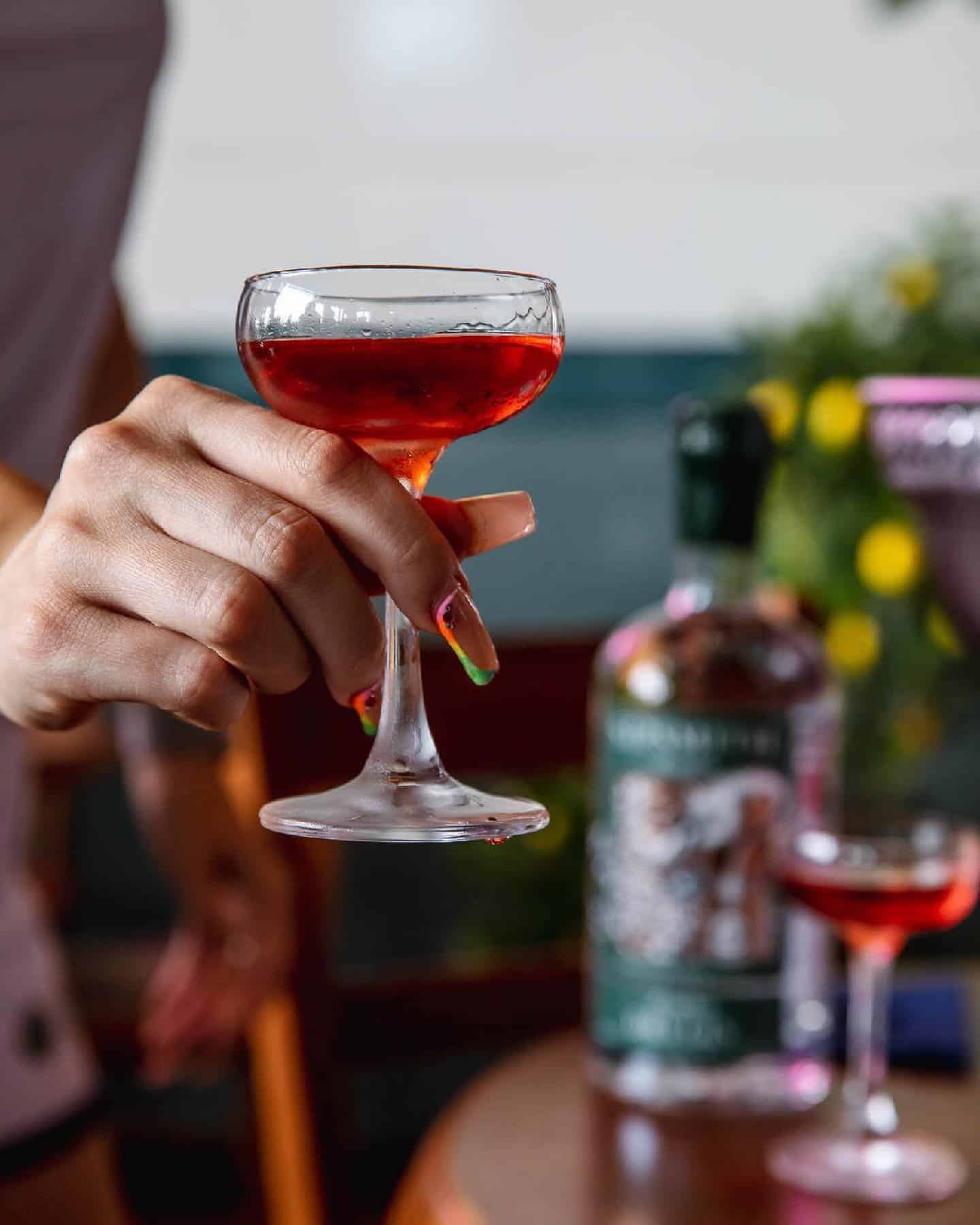Good gin. Good music. Good vibes. For six weeks only, @sipsmith is popping up at various locations in Soak in the stunning waterfront views while you sip on your favorite gin cocktails.

Details ➤ link in bio.