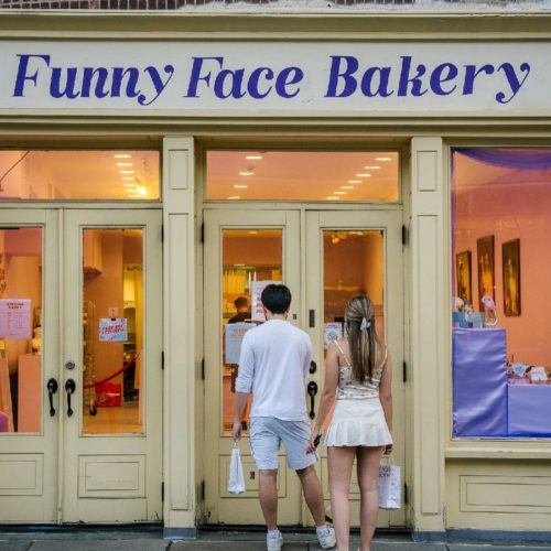 You’ll never regret a stroll that ends at @funnyfacebakery. #TheSeaport