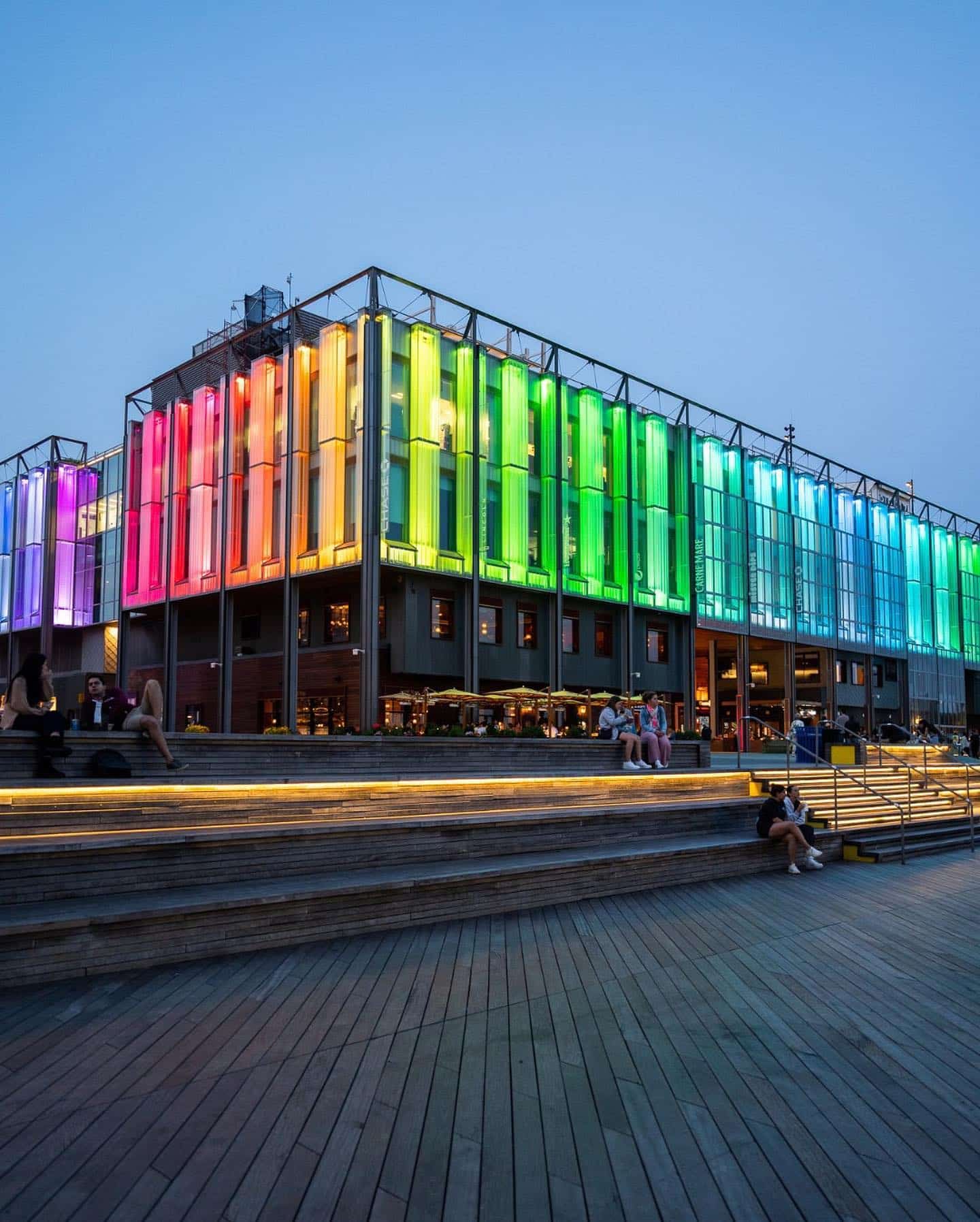 #Pride weekend in NYC starts now  Kick off your celebration at #TheSeaport ↴  Pride Dance Night Thurs, 6/22 | 6-9pm Sat, 6/24 | 11am – 6pm 🛍️ Pride Market @hesterstreetfair All Month Long  Speciality cocktails @malibufarmnewyork, @tinbuilding & @thefultonnyc 🪩 Drags Brunch every Saturday @malibufarmnework  Sweet treats @eatmisterdips & @thefultonnyc 🖤 Give backs to @aliforneycenter Details ➤ link in bio #TheSeaport