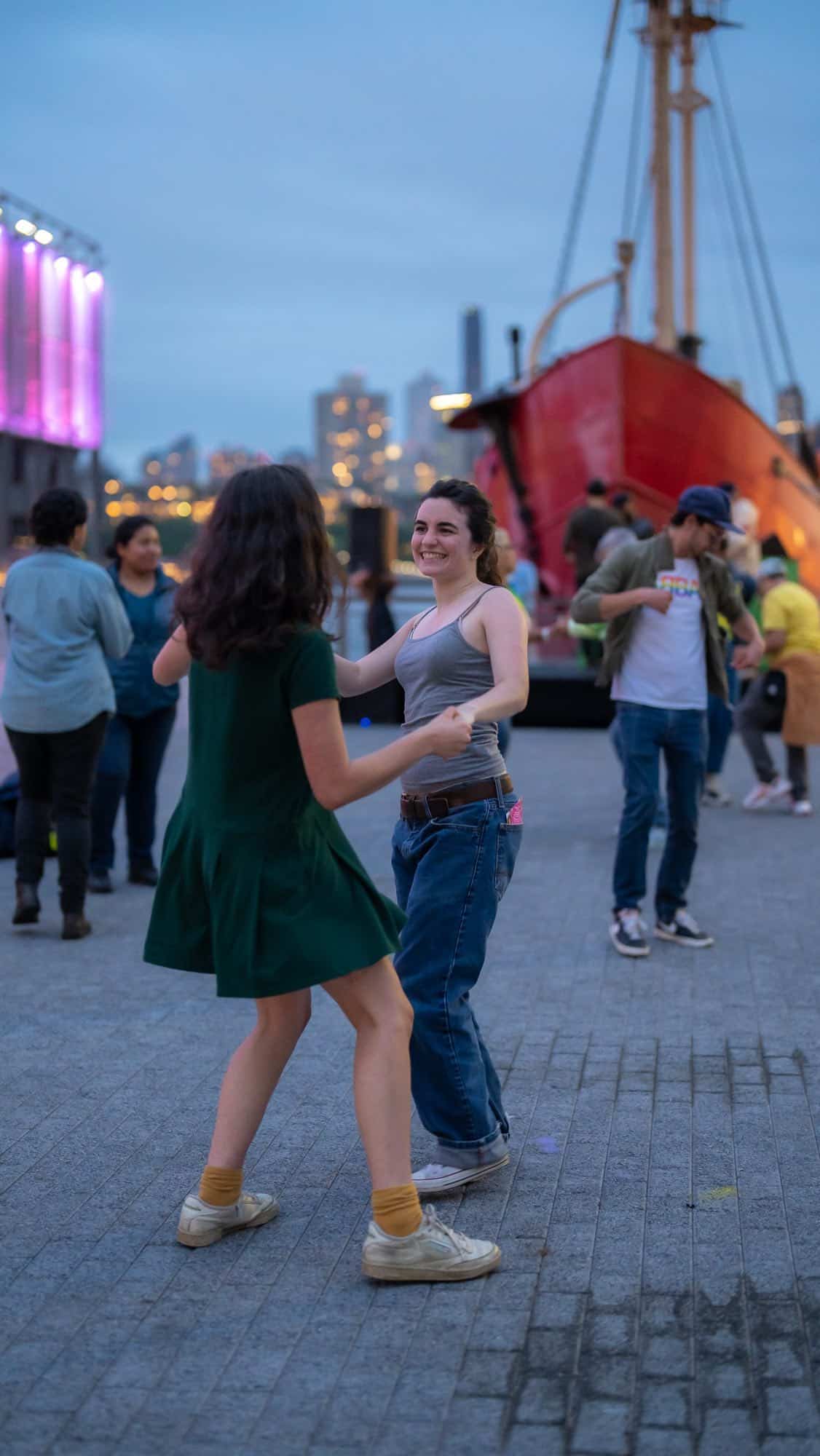 Ready to bring your best dance moves? Join in for an incredible Silent Disco party TONIGHT at @pearalley.nyc. Bring your friends and get your groove on at this immersive event 

🗓️ Friday, 9/22
 9:00pm
 Pearl Alley | Pier 17

Details ➤ link in bio