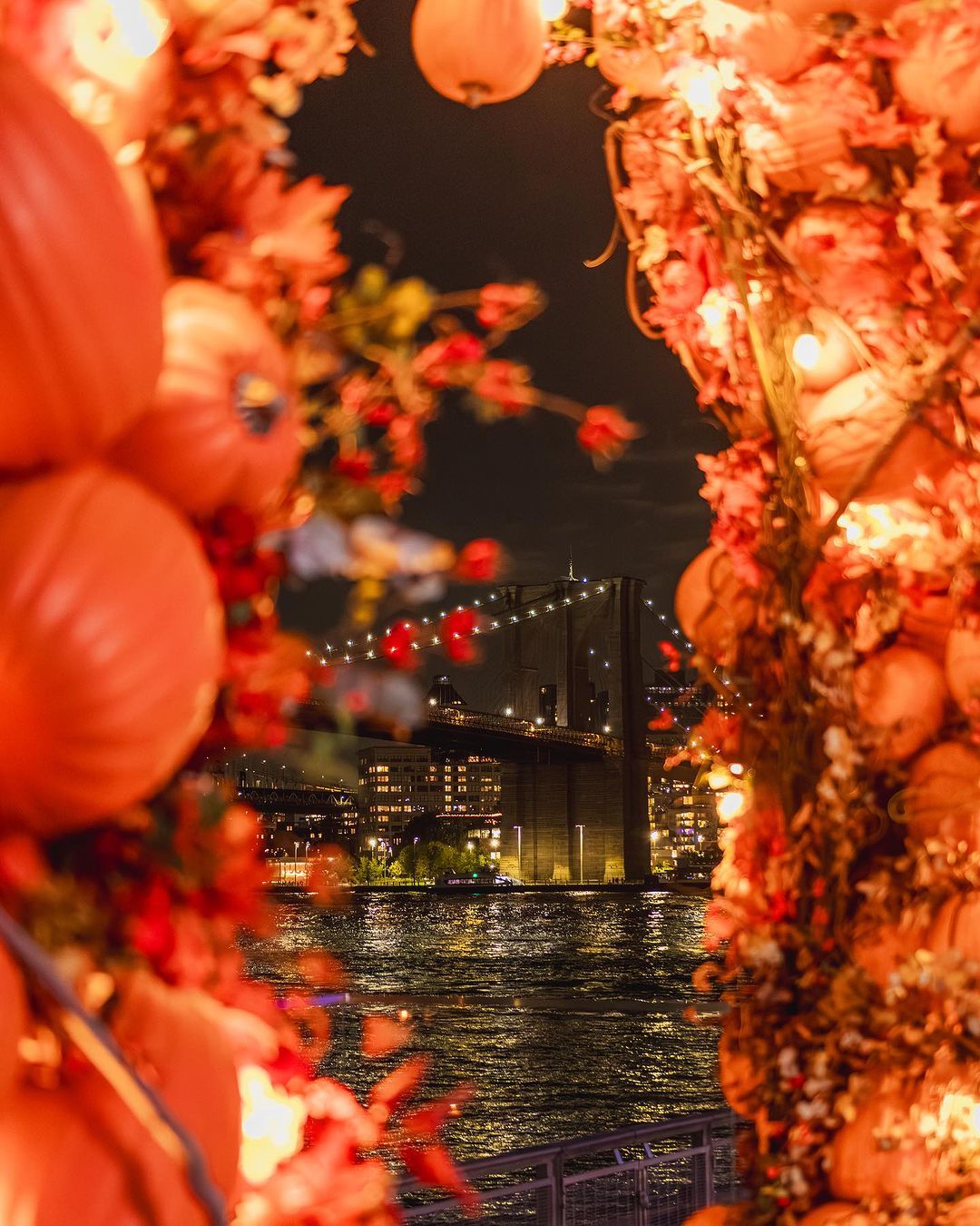 This view is even more boo-tiful at night  Plan a trip to Pumpkin Arch to capture your Halloween weekend fliks 

🗓️ Now – Nov. 7
 Heineken Riverdeck
Details ➤ link in bio