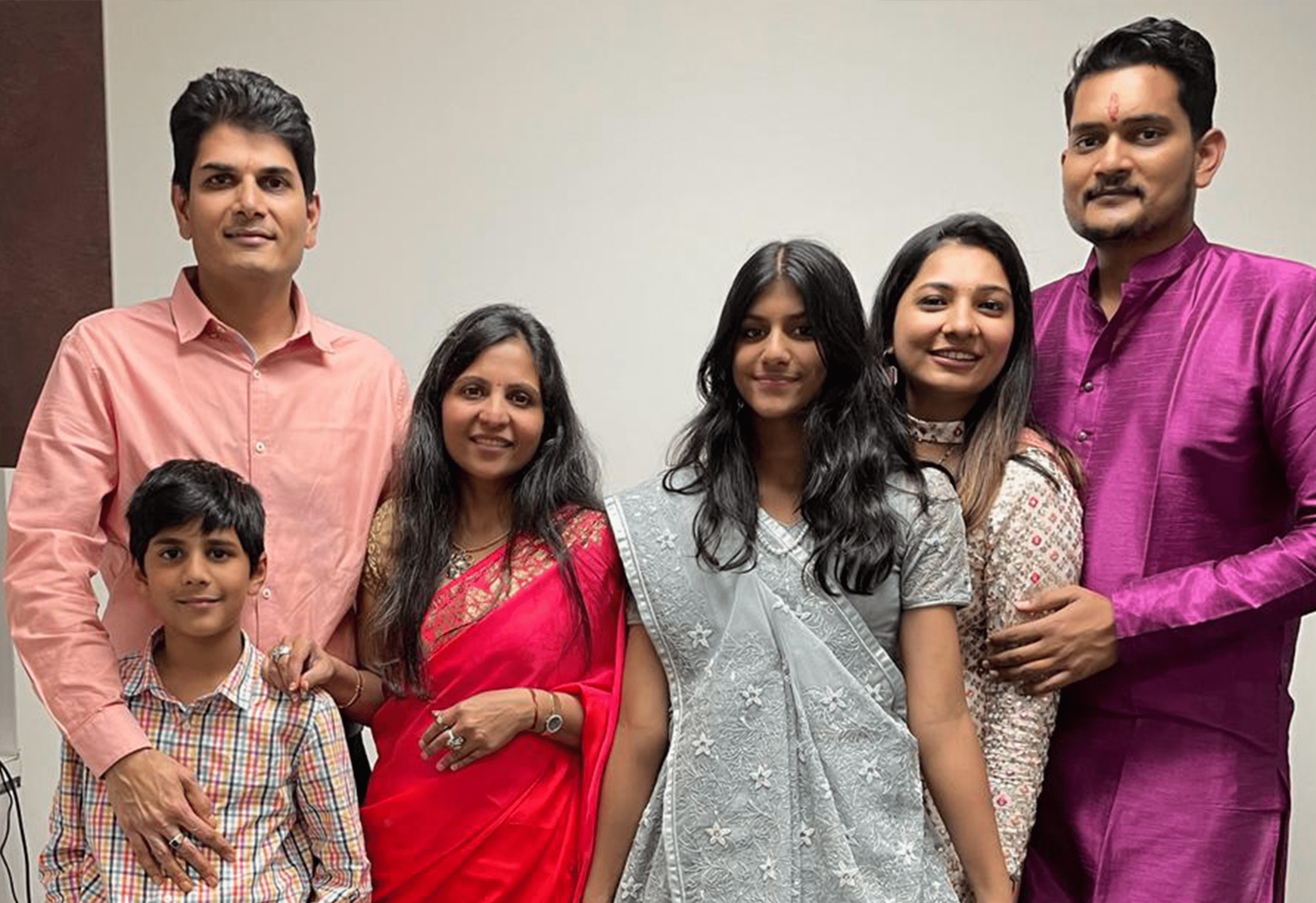 Vivaan and Anusha with her entire family, ready to celebrate Diwali.