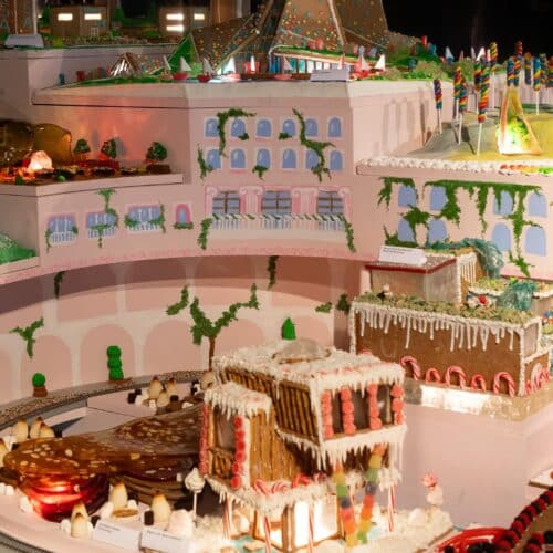 Sweet scenes. Holiday treats. @thegingerbreadcity, a magical metropolis made from gingerbread, candy, and frosting is now open ↴ Get creative with the whole family at their daily workshops and craft your own take-home gingerbread masterpieces. Marvel at the moving trains and twirling parts built by over 50+ architects and designers. The perfect way to get you into the holiday mood. 🗓️ Now – Jan 7.  25 Fulton Street Details ➤ link in bio #TheSeaport