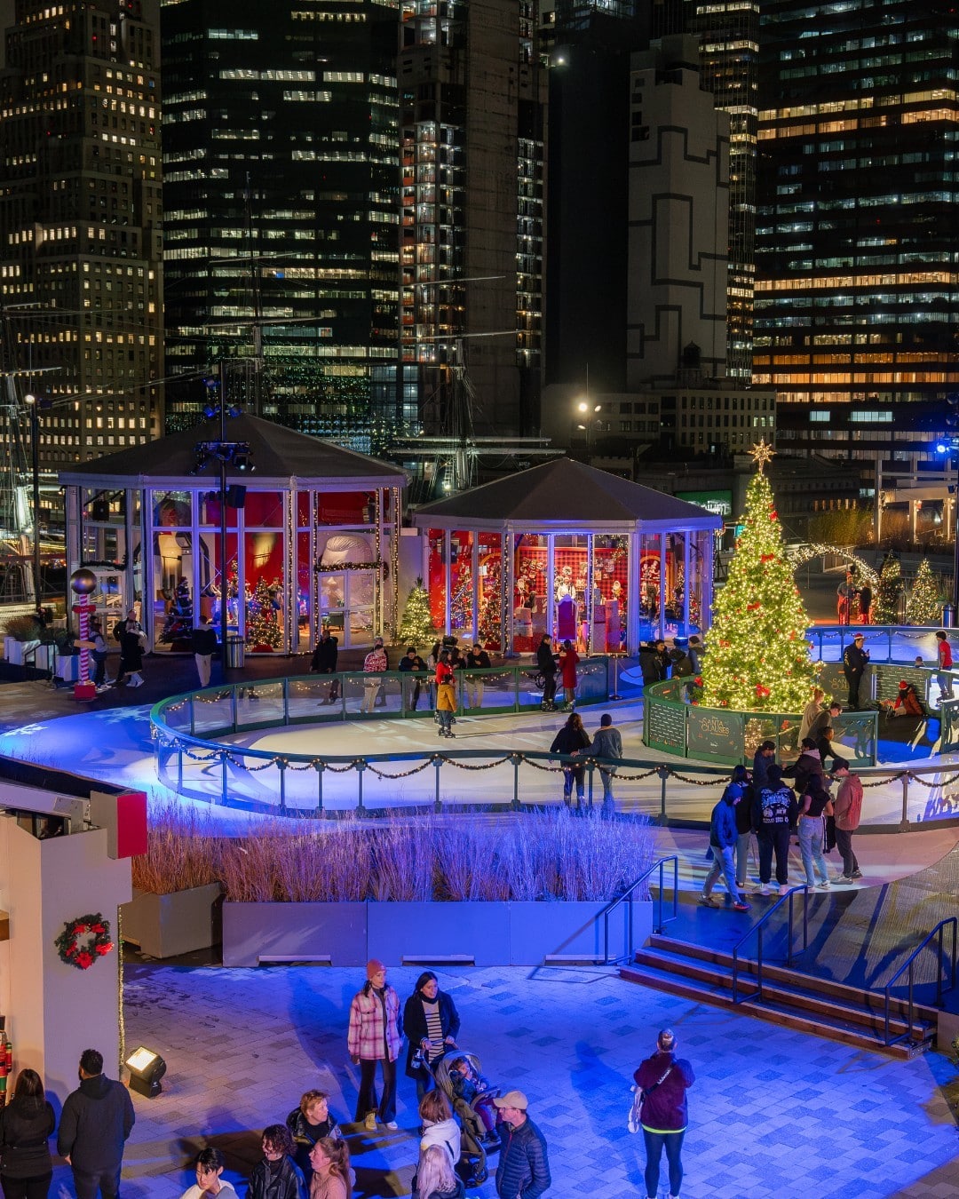 Rooftop skating. Hot chocolate. Skyline views. Meet & greets with Santa. The coziest holiday destination in NYC. Get into the holiday spirit and explore it all at @santaclauseswonderland ⛸️ Santa on site ↴ December 8-10, 15-17, 22-24 Tickets ➤ link in bio #TheSeaport