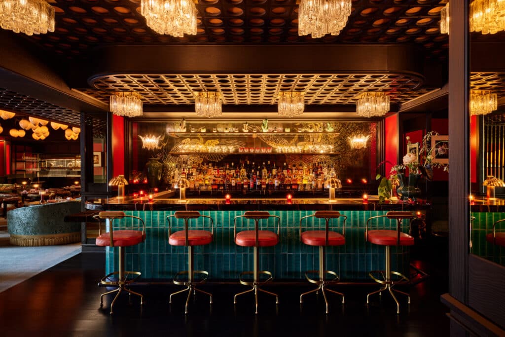 the bar at the house of the red pearl